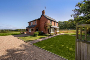 Luxury Four Bed Country House With Hot Tub - Woodchurch near to Ashford